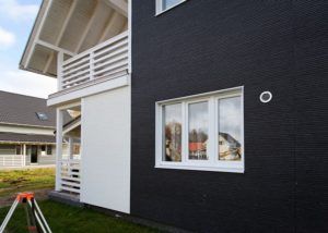 Контрастная отделка под кирпич