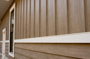 Граница между двумя облицовками отделена контрастной полосой