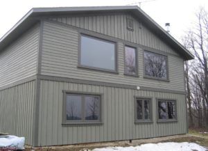 Разнообразит эту отделку только смена направлений облицовки